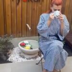 Mónica Sintra Instagram - 🌸 Um mini-break no Japão 🌸 Descobri o @viseuryokan e apaixonei-me. Este é um projeto inovador e único em Portugal que nos traz o conceito japonês para cima da mesa. É como se fôssemos visitar o Japão... aqui mesmo ao lado de casa. 🏯✨ Este vai ser um fim-de-semana de espetáculos e esta mini-pausa veio mesmo a calhar. Senti-me num oásis de tranquilidade e celebração das culturas japonesas. Serenidade e beleza condizem com a exuberante natureza junto à qual vivi nos últimos dias. Se gostam de viagens culturamente ricas mas não querem sair do país, este é daqueles programas que recomendo com ⭐⭐⭐⭐⭐. #parceria . . . #viseuryokan #ryokan #ryokaneurope #ryokanportugal #viseu #japan #turismocentro #turismocentrodeportugal #turismodeportugal #on_centro #citydestination #hotel #hotelunit #guesthouse #visitportugal #visitviseu #exploreportugal #sharing_portugal #portugal_lovers #portugal_places #amar_centro Viseu Ryokan - Hospedaria Japonesa & SPA