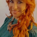 Mónica Sintra Instagram - Loira, ruiva, morena? Cabelo curto, médio ou comprido? Ai as indecisões. 🤔 Graças à @maracabeleireiros.oficial, à @greatlengthspt e à @alfaparfmilanopro_portugal, que nunca me deixam ficar mal... a escolha foi a mais acertada para mim. Até porque, se é para ser ruiva, que seja em grande. Gostam do resultado final? ❤️ #parceria