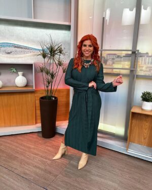 Mónica Sintra Instagram - De volta ao meu “Alô Portugal”, agora na @sicoficial e na @sicinternacional.oficial. Quem está desse lado? 📺
💇‍♀️ @catiasousacoelho 
💄 @veronica.m.makeup