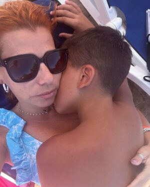 Mónica Sintra Instagram - Há 13 anos descobri algo. Algo que já conhecia. Mas conheci-o na sua forma maior. Numa forma que é quase inexplicável. Falo do amor. Mas de um amor especial. O amor de um filho. Um amor que é difícil (ou mesmo impossível) de quantificar. Trouxe ao mundo alguém. Alguém para estar ao meu lado nos bons e maus momentos. Meus e dele. Sempre. ❤️ Escrever estas palavras não é fácil. Nada do que escreva estará sequer perto daquilo que é o meu amor por este ser que hoje está de parabéns. Este ser especial e de luz que faz parte de mim. Parabéns, Duarte. És o homem da minha vida. E serás sempre. ✨Amo-te muito.