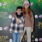 Mónica Sintra Instagram - Dia 30 de novembro abriram-se as portas para a magia do Natal. 🎄 A convite da querida @xenica_jardim, eu e o Duarte fomos ver o @peterpannogelo no @ccalegro Alfragide e foi simplesmente especial e mágico. A delicadeza, a magia e a imaginação juntaram-se e o resultado foi simplesmente lindo. ❄️ Se ainda não foram ver, recomendamos muito. Abram a porta à magia desta época que começa, oficialmente, hoje. Vamos lá? ✨ #parceria #opeterpannogelo #alegroalfragide Alegro Alfragide