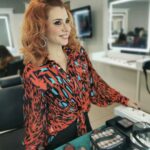 Mónica Sintra Instagram - Pronta para mais um "Estrelas ao Sábado" na @rtppt. E vocês? Juntam-se ao maior palco de música popular portuguesa? 🎶 💇‍♀️ @antoniocortezatelier 💄 @paulacarmo.makeup 👗 @muonti_dress_code 💎 @eugeniocamposjewels