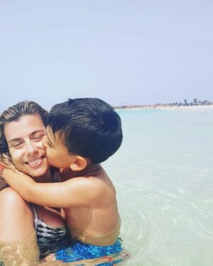 Mónica Sintra Instagram - Há 13 anos descobri algo. Algo que já conhecia. Mas conheci-o na sua forma maior. Numa forma que é quase inexplicável. Falo do amor. Mas de um amor especial. O amor de um filho. Um amor que é difícil (ou mesmo impossível) de quantificar. Trouxe ao mundo alguém. Alguém para estar ao meu lado nos bons e maus momentos. Meus e dele. Sempre. ❤️ Escrever estas palavras não é fácil. Nada do que escreva estará sequer perto daquilo que é o meu amor por este ser que hoje está de parabéns. Este ser especial e de luz que faz parte de mim. Parabéns, Duarte. És o homem da minha vida. E serás sempre. ✨Amo-te muito.
