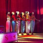 Mónica Sintra Instagram - O circo é uma arte muito antiga. Uma arte que se tem vindo a desenvolver e a crescer. A adaptar. Todos os anos, implementei como tradição irmos ao circo na altura do Natal. Para complementar a magia desta época tão especial. A convite do Victor Hugo Cardinali e também de um grande amigo, o Nelson, fomos, no passado fim-de-semana viver a magia do circo e, como sempre, foi incrível. Agradeço muito esta oportunidade a ambos. E vocês? Também são tão fãs desta arte e da ilusão como nós? 🧙‍♀️🧙‍♂️🪄 . . . #VictorHugoCardinali #circo #circus #magia #magic