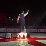 Mónica Sintra Instagram - O circo é uma arte muito antiga. Uma arte que se tem vindo a desenvolver e a crescer. A adaptar. Todos os anos, implementei como tradição irmos ao circo na altura do Natal. Para complementar a magia desta época tão especial. A convite do Victor Hugo Cardinali e também de um grande amigo, o Nelson, fomos, no passado fim-de-semana viver a magia do circo e, como sempre, foi incrível. Agradeço muito esta oportunidade a ambos. E vocês? Também são tão fãs desta arte e da ilusão como nós? 🧙‍♀️🧙‍♂️🪄 . . . #VictorHugoCardinali #circo #circus #magia #magic