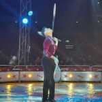 Mónica Sintra Instagram - O circo é uma arte muito antiga. Uma arte que se tem vindo a desenvolver e a crescer. A adaptar. Todos os anos, implementei como tradição irmos ao circo na altura do Natal. Para complementar a magia desta época tão especial. A convite do Victor Hugo Cardinali e também de um grande amigo, o Nelson, fomos, no passado fim-de-semana viver a magia do circo e, como sempre, foi incrível. Agradeço muito esta oportunidade a ambos. E vocês? Também são tão fãs desta arte e da ilusão como nós? 🧙‍♀️🧙‍♂️🪄 . . . #VictorHugoCardinali #circo #circus #magia #magic