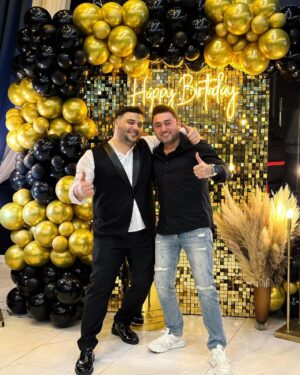 Müşfiq Şahverdiyev Instagram - Yeni yashin Sene coxlu coxlu ugurlar getirsin Menim istedadli Qardashim😘😘 @cavidannovruzz  dunen yaxshica eylendik😃👍 @zarina_qurbanova_ @samid_agayev @melikova_nazli_ @melek_kazimova @xeyalequliyevaofficial dostlar her zaman bele mehriban olag INSHALLAH❤️