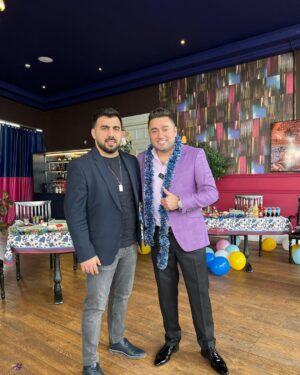Müşfiq Şahverdiyev Instagram - Bu gun Turbaz ishtirakcilari ile gozel bir gun kecirtdik ve yeni ilin gelishini qeyd etdik😘❤️ Eziz dostlar Eziz Xalqim qarshidan gelen yeni il ve hemreylik gunu munasibet ile her birinizi ureyden tebrik edirik 2023 🎂🥂🥃🍾her birimize dusherli ve ugurlu il olsun INSHALLAH😘😘😘🎊🎈🎉 Tebrik ucun gelen qonaglarimiza da teshekkur edirik😘 @shohrett @sadixmustafayevofficial @cahan_qrupu #turbaz