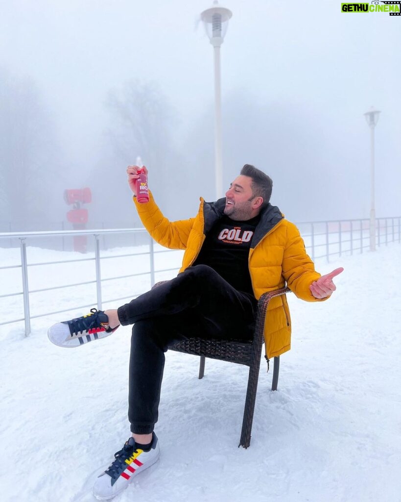 Müşfiq Şahverdiyev Instagram - Ehvalim yaxshi olanda Menim ucun colde bayir kimidi😜🥂 Qebele Tufandag