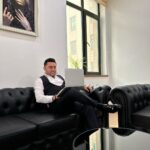Müşfiq Şahverdiyev Instagram - Calishin hecneyi vecinize almayin. Eyer vecinize alsaniz, vecsizleri sevindirmish olarsiz😉😎