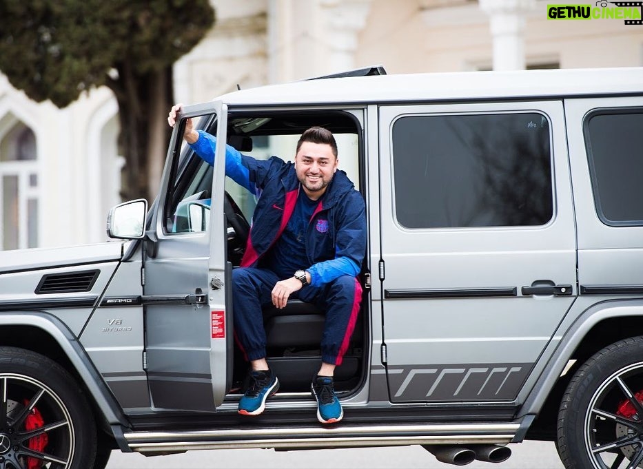 Müşfiq Şahverdiyev Instagram - Bayraminiz mubarek. her zaman gulun, her zaman pozitiv olun hec neye fikir vermeyin Siz yaxshi oldugca Size paxillig edenler pis olacaq😀😉👍 @xalidfoto 📸 Lankaran