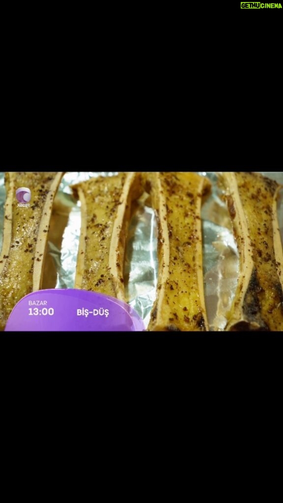 Müşfiq Şahverdiyev Instagram - @bishdush_ sabah 13:00 da Xezer tv de bu defede cox mohteshem bir yemek receptini Sizlerle paylashaciyiq😋👍👩‍🍳👨‍🍳 🍗🍅🍒🍉🍎🍋 BASH SPONSOR @rio.cocktails @ SPONSORLAR @obamarketler @miadazerbaijan @millidad.lavash @yurd_restorant 😋😋👨‍🍳👨‍🍳 #tv #food @ilkinmisgerli @rufet_nasosnu