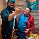 Müşfiq Şahverdiyev Instagram - ,,Xoruzun ağ eti,, adli qonağliği😀 #mushviqshahverdiyev #shukransoltanov #byshukransoltanov #totsamıyshuker #yurd