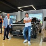 Müşfiq Şahverdiyev Instagram – Xeyirli ugurlu olsun 😊👍🚘 avtomobiller bir sozle mohteshem  icinde olmuyan shey yoxdu icgili olsan sag qoltugda otur unvani de Seni aparacaq😄 ve en esasi bu avtomobillerin  elektrik enerjisi ile ishlemeleridir😊👍 @legend_motors_baku