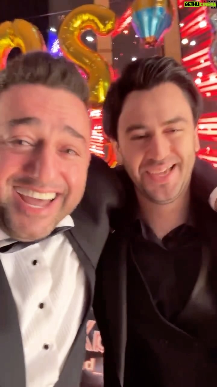 Müşfiq Şahverdiyev Instagram - Bayraminiz mubarek Eziz Xalqim❤️ 2023 bizim qelebe ilimiz kimi her zaman xatirimizde qalacaq! 😊🥰🥰🥰2024 ci il bizler ucun daha da ugurlu dusherli il olsun INSHALLAH❤️❤️❤️❤️ @uzeyir_mehtizade