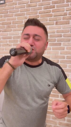 Müşfiq Şahverdiyev Instagram - Gece gece veh gelib 😜😜😄😄😄🎙️