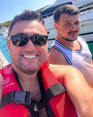 Müşfiq Şahverdiyev Instagram - Her gunumuz bir xatiredir. Arzu edirem ki, kecen her bir gununuz Sizin ucun gozel bir xatire kimi qalsin eziz dostlarım🥰🥰❤️ #çeşme #izmir #türkiye 🇹🇷🇹🇷