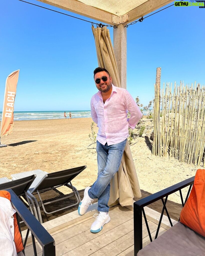 Müşfiq Şahverdiyev Instagram - Moredeyem Lelee😂😂 🏝️🚣🏻 #relax #sea #seabreeze Sea Brezze