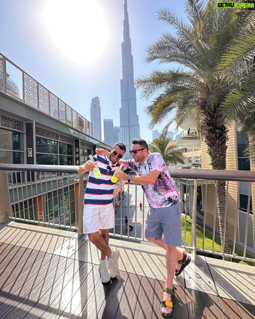 Müşfiq Şahverdiyev Instagram - +40 c isti yanimzda da buz kimi @rio.cocktails 😉👌🍹 #dubai 🇦🇪 #miraclegarden 🇦🇪 Dubai UAE