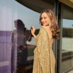 Madalsa Sharma Instagram – Soaking the winter sun while soaked in gold💛☀️

Styled by – @camy1411
Saree by – @soshaibysofi
Blouse by – @artisanalseparates
Jewellery by -@ijewels
.
.
.
.
#reels #reelsinstagram #madalsasharma #kavya #videooftheday #instadaily #instavideo #instagood #instamood #mood #trending #trendingreels #reelitfeelit #reelkarofeelkaro #reeloftheday #reelit #love #actorslife