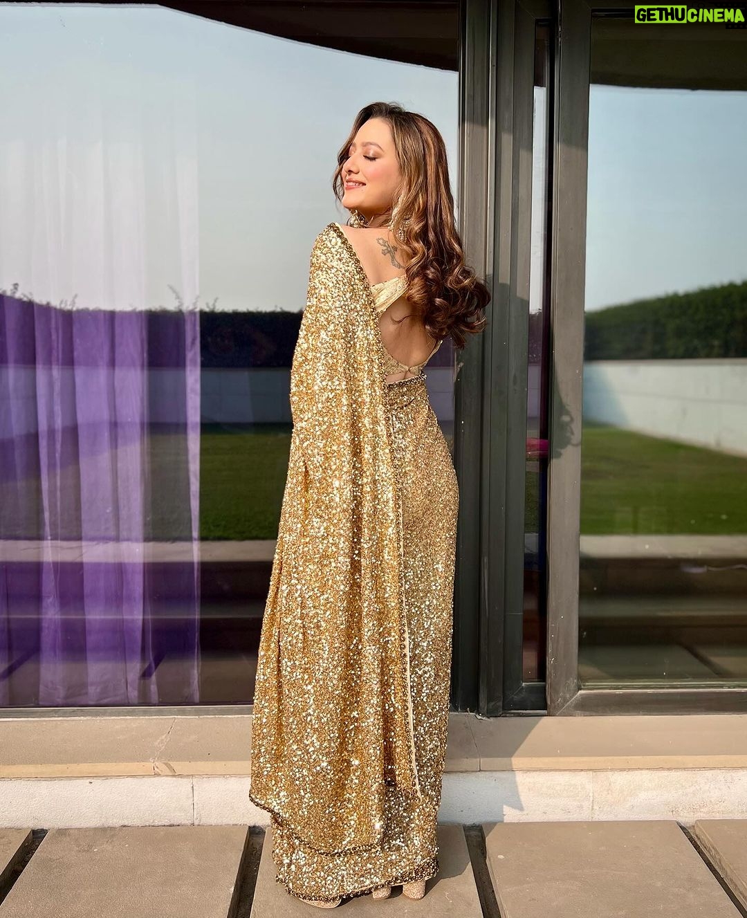 Madalsa Sharma Instagram - Soaking the winter sun while soaked in gold💛☀️ Styled by - @camy1411 Saree by - @soshaibysofi Blouse by - @artisanalseparates Jewellery by -@ijewels . . . . #reels #reelsinstagram #madalsasharma #kavya #videooftheday #instadaily #instavideo #instagood #instamood #mood #trending #trendingreels #reelitfeelit #reelkarofeelkaro #reeloftheday #reelit #love #actorslife