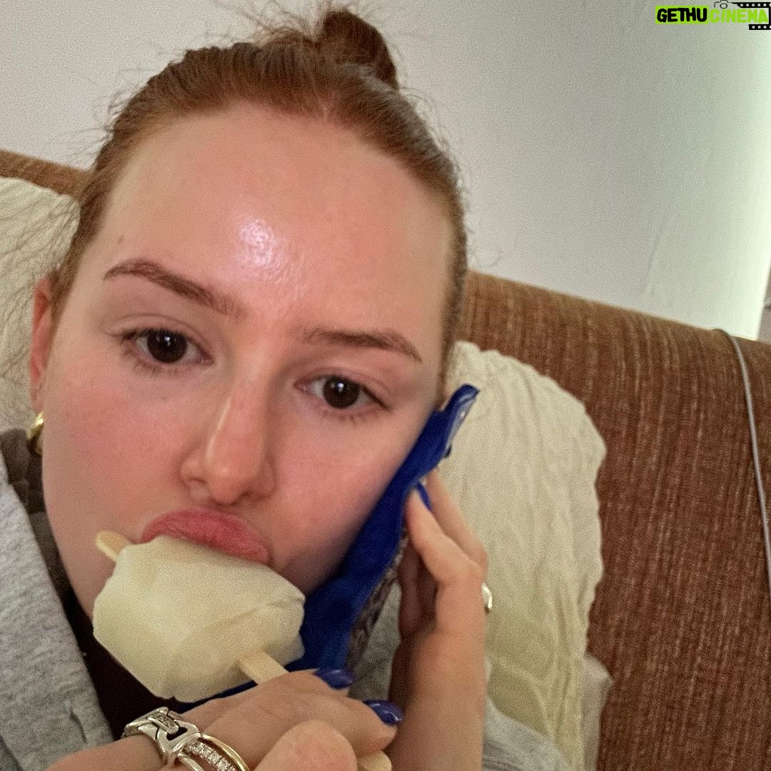 Madelaine Petsch Instagram - bye bye baby (tooth) 🦷