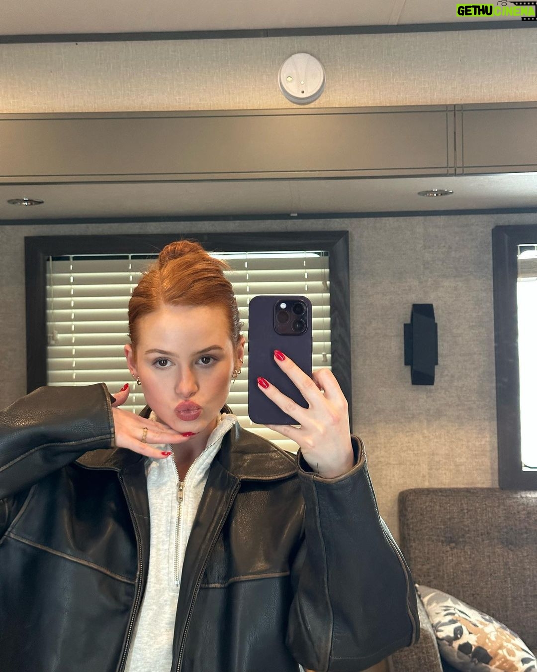Madelaine Petsch Instagram - a little jump scare/life update for your timeline <3