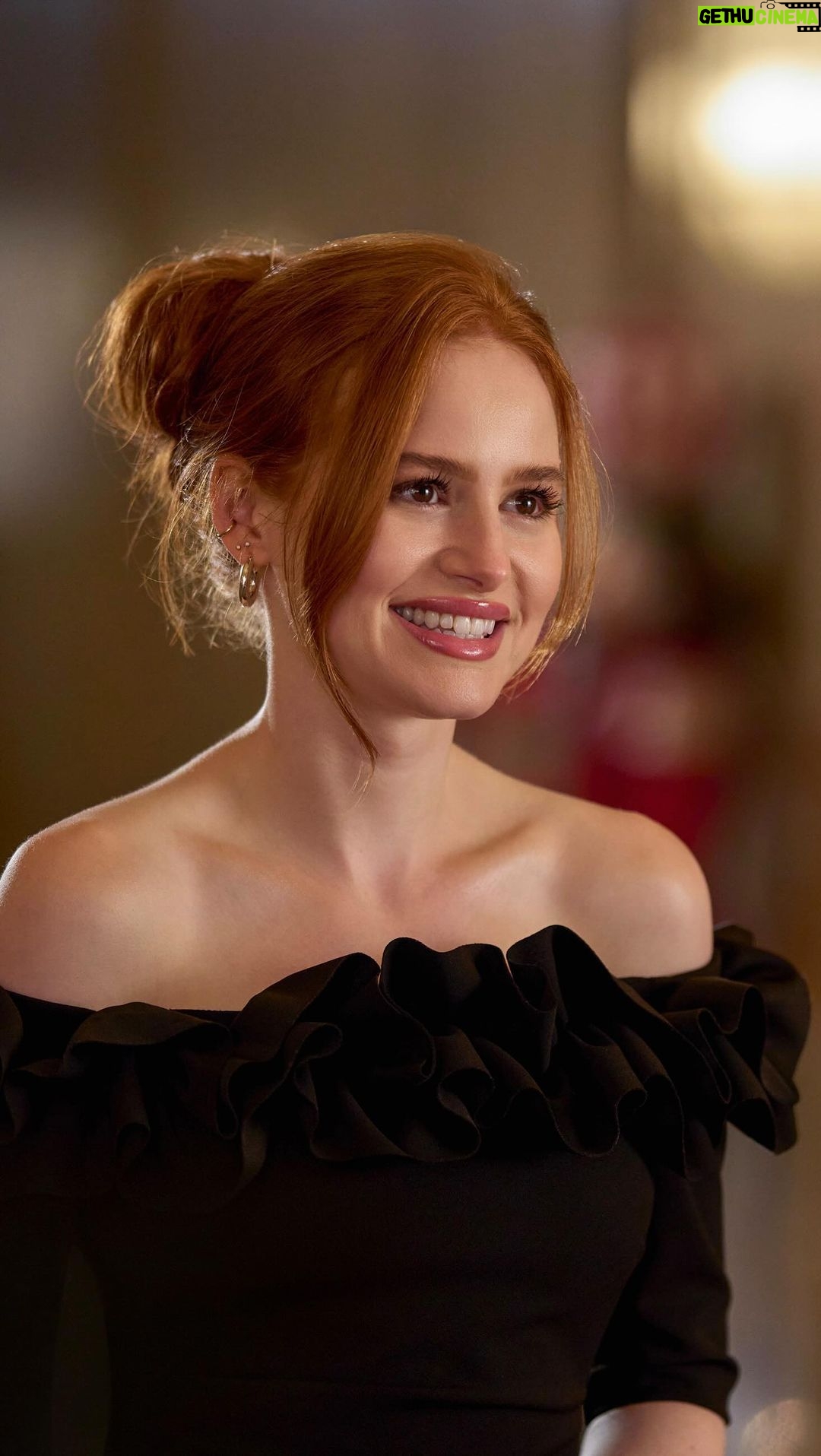 Madelaine Petsch Instagram - hotel for the holidays is here!!! ❄️🎄watch it today on @amazonfreevee or through the prime app for all the warm and fuzzies 🥰