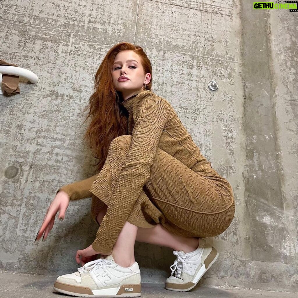 Madelaine Petsch Instagram - it’s the #fendimatch shoes for me 🪐 @fendi @silviaventurinifendi @kimjones #fendi #ad