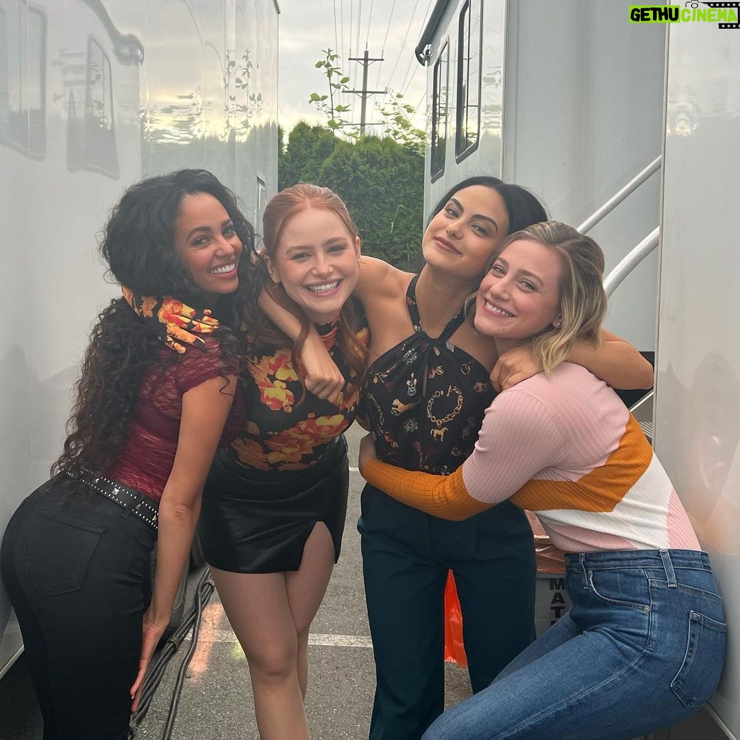 Madelaine Petsch - 2.6 Million Likes - & that’s a wrap on riverdale season 6 🧚🏻♀️🧙♀️💞🥹✨