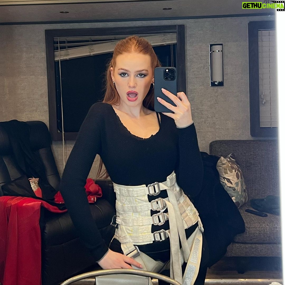 Madelaine Petsch - 2.6 Million Likes - & that’s a wrap on riverdale season 6 🧚🏻♀️🧙♀️💞🥹✨