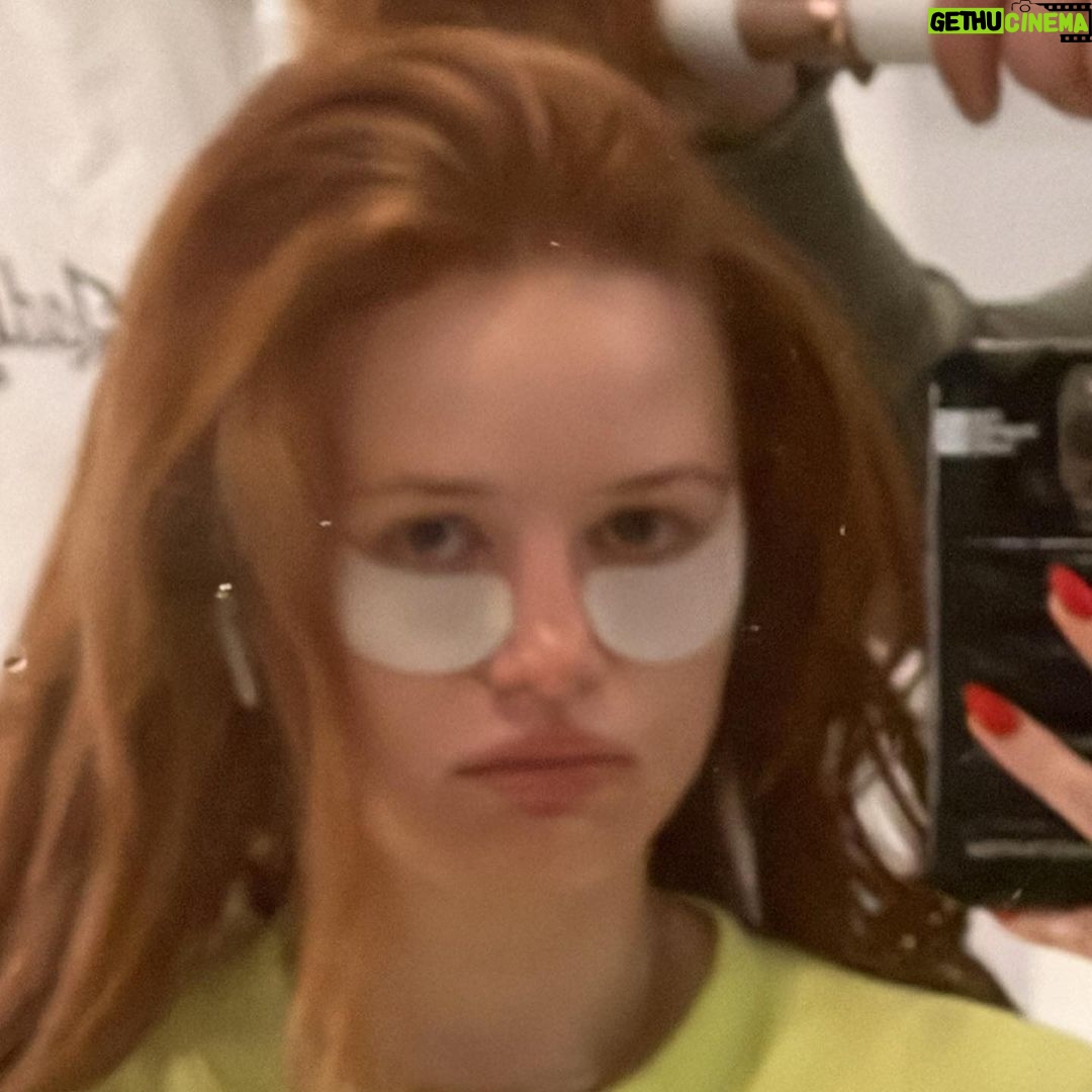 Madelaine Petsch - 2.6 Million Likes - & that’s a wrap on riverdale season 6 🧚🏻♀️🧙♀️💞🥹✨