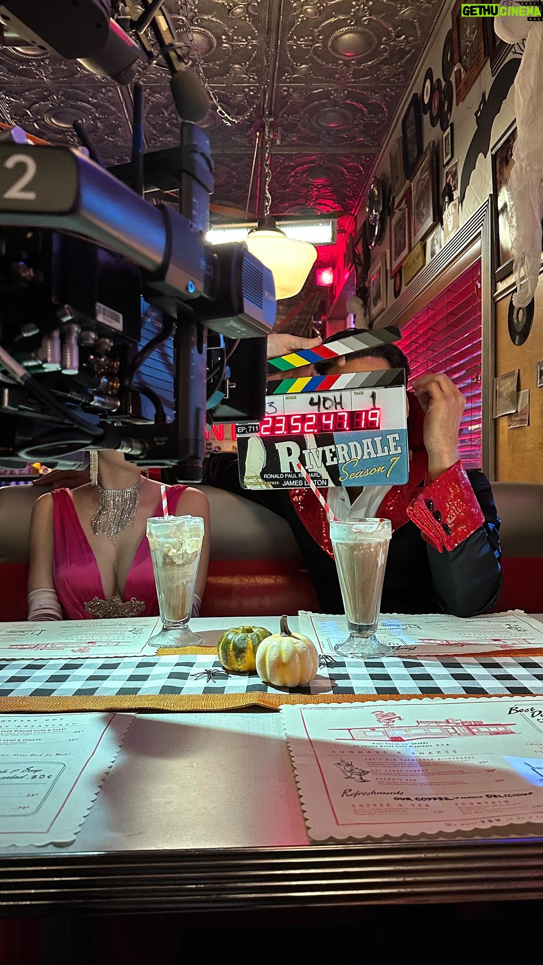 Madelaine Petsch Instagram - a small taste of the ruckus on set in honor of our final season airing tonight 🥲 9/8c on the CW