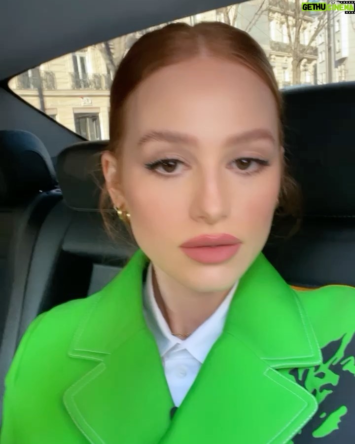 Madelaine Petsch Instagram - je ne sais pas mais j’adore dior