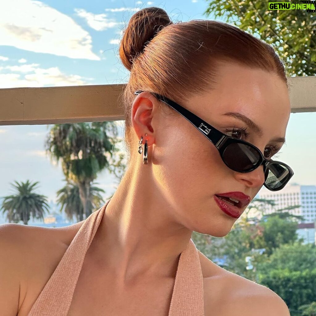 Madelaine Petsch Instagram - ding dong it’s me !!!!