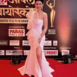 Madhavi Nimkar Instagram - Tv9 मराठी आपला बायोस्कोप पूरस्कार २०२३ 🏆 . . #redcarpet #starpravah @star_pravah Beautiful dress by @the_rightknot ❤️ Hairstyle @renu Makeup 🙋🏻‍♀️