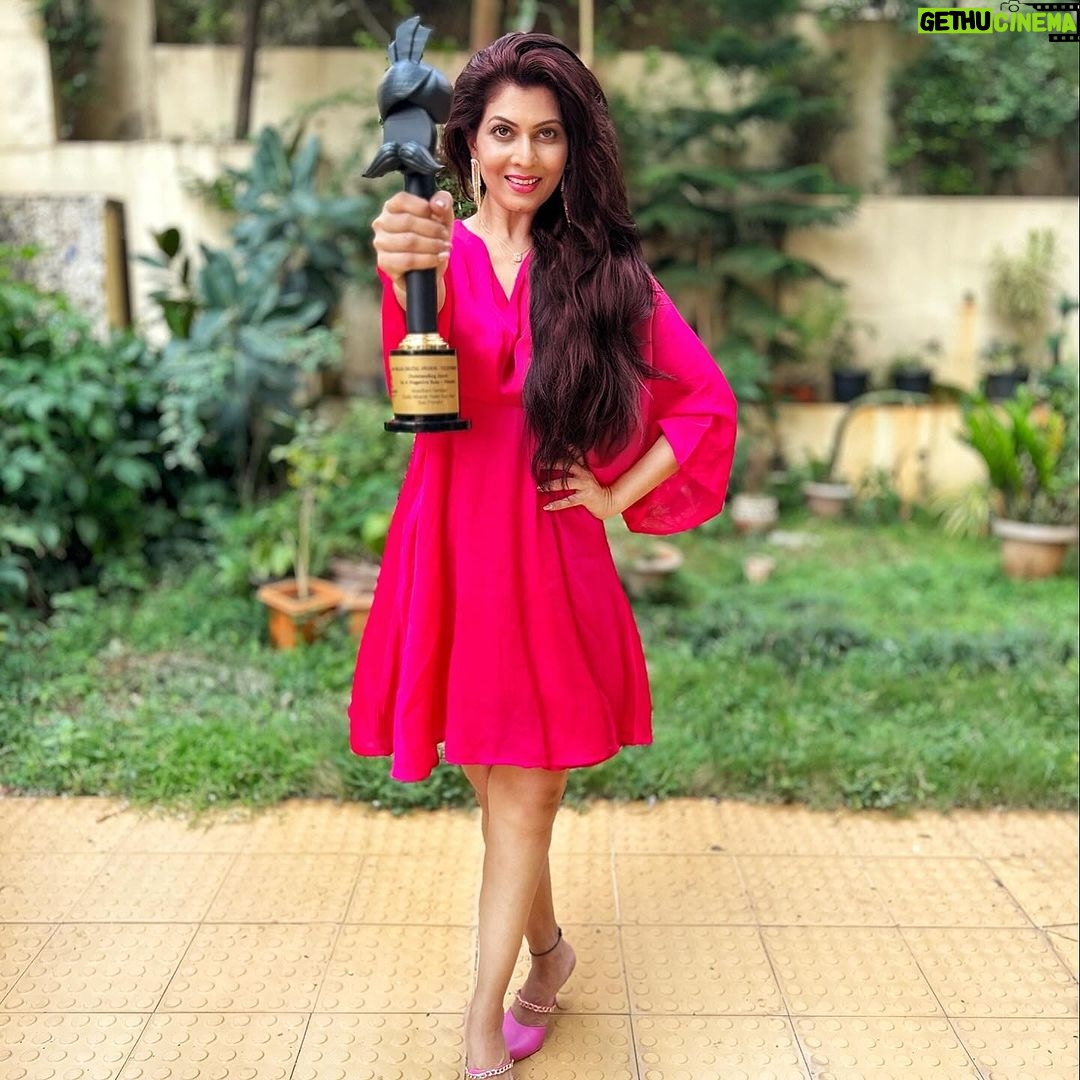 Madhavi Nimkar Instagram - Thank you @its.majja ❤️❤️❤️ Feeling very very happy, humble and blessed …. Thank you soooo much all my fans for voting me ❤️🙏🏻 तुम्ही नेहमीच माझावर प्रेम करत आला आहात , BEST NEGATIVE ROLE या पुरस्कारासाठी मला पात्र ठरवलत .. मला तुमचं vote दिलत त्याबद्दल तुम्हा सगळ्यांचे खुप खुप खुप आभार 🙏🏻🙏🏻🙏🏻 असच माझ्यावर कायम प्रेम करत रहा 🌼🌼🌼 धन्यवाद !!! 🙏🏻 Thank you @star_pravah & @kotharevision Thank you @its.majja #shalini #smnka #kotharevision #starpravah
