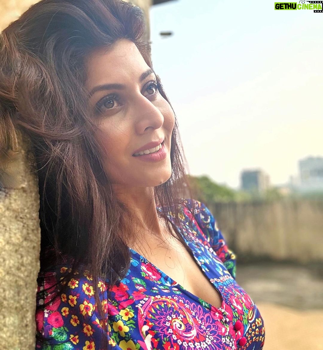 Madhavi Nimkar Instagram - Snehithane 💖 . . #song #instaphoto #love❤️ #instagram #me Love this song 💖