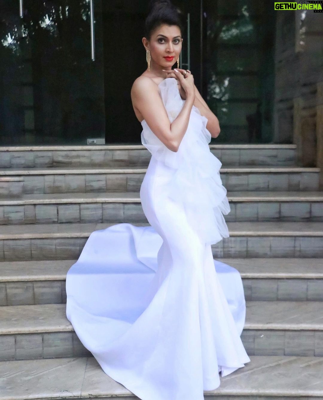 Madhavi Nimkar Instagram - I observe and remain silent 🤫😉💖