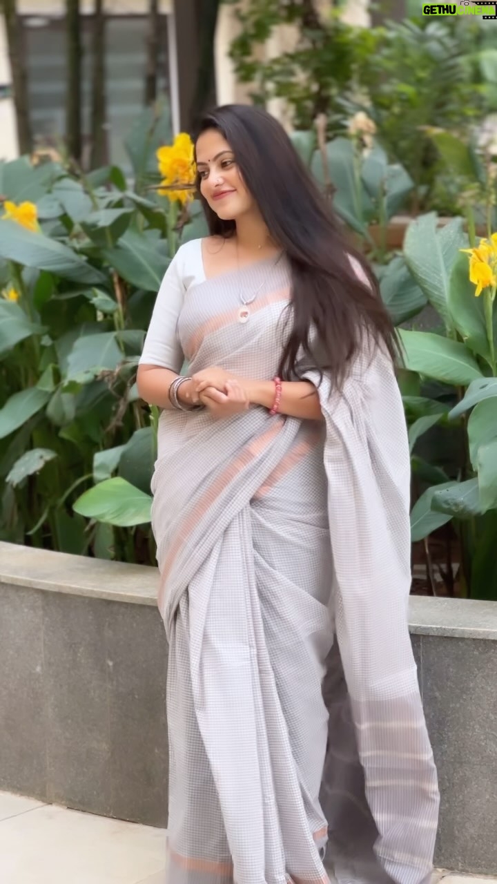 Madhumitha H Instagram - Lil late for trend ig!! Saree- @unnatisilks #saree #tamara #dance #trendingreels #trending #tamilsong #vijay #smile #traditional #loveyourself