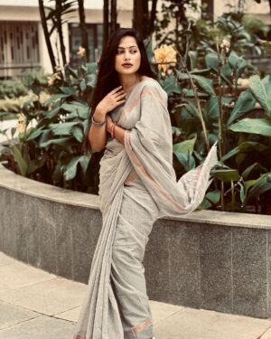 Madhumitha H Instagram - Living in vintage dream 💤✨🖤
Saree- @unnatisilks 

#vintagevibes #retro #sareelove #traditional #aesthetic #loveforsaree #checks