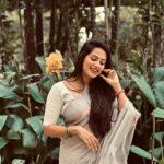 Madhumitha H Instagram - Living in vintage dream 💤✨🖤 Saree- @unnatisilks #vintagevibes #retro #sareelove #traditional #aesthetic #loveforsaree #checks