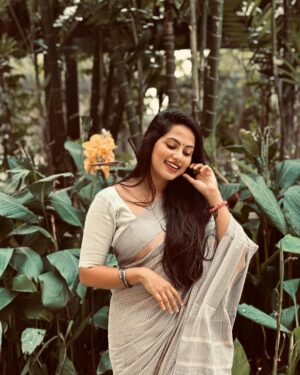 Madhumitha H Instagram - Living in vintage dream 💤✨🖤
Saree- @unnatisilks 

#vintagevibes #retro #sareelove #traditional #aesthetic #loveforsaree #checks