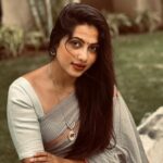 Madhumitha H Instagram - Living in vintage dream 💤✨🖤 Saree- @unnatisilks #vintagevibes #retro #sareelove #traditional #aesthetic #loveforsaree #checks