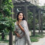 Madhumitha H Instagram - Living in vintage dream 💤✨🖤 Saree- @unnatisilks #vintagevibes #retro #sareelove #traditional #aesthetic #loveforsaree #checks