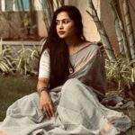 Madhumitha H Instagram - Living in vintage dream 💤✨🖤 Saree- @unnatisilks #vintagevibes #retro #sareelove #traditional #aesthetic #loveforsaree #checks
