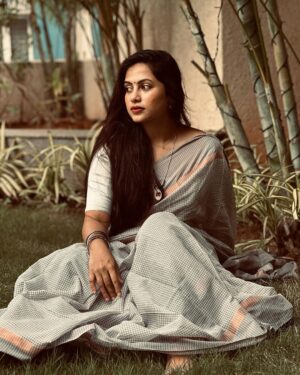 Madhumitha H Instagram - Living in vintage dream 💤✨🖤
Saree- @unnatisilks 

#vintagevibes #retro #sareelove #traditional #aesthetic #loveforsaree #checks