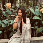 Madhumitha H Instagram - Living in vintage dream 💤✨🖤 Saree- @unnatisilks #vintagevibes #retro #sareelove #traditional #aesthetic #loveforsaree #checks