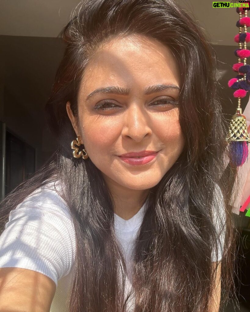 Madhurima Tuli Instagram - Randomness.. 🐣🦄🦋 #random #selfies #sunnyday #goodvibes
