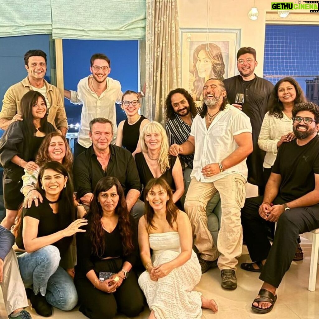 Madhurima Tuli Instagram - Celebrating 10 years of #warning with my favourites. Love you guys sooo much. Let’s do this again soooon. Miss you all already ❤❤ Thank you @manjarifadnis for the lovely party ❤